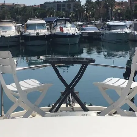 Botel Location Bateau Port Vauban *