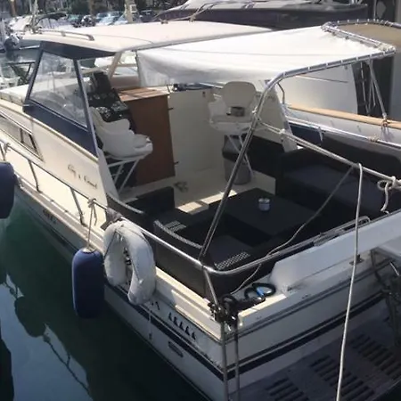 Bateau-hôtel Location Bateau Port Vauban Antibes