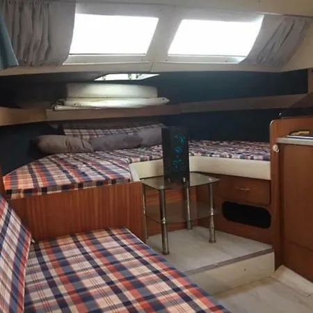 Location Bateau Port Vauban Bateau-hôtel Antibes