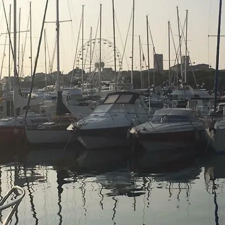 Bateau-hôtel Location Bateau Port Vauban Antibes